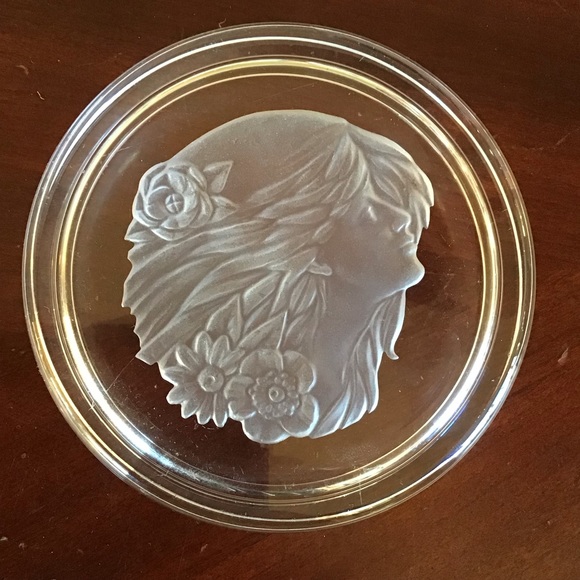 Hoya Japanese Etched Frosted Crystal Hawaiian Lady Wine Bottle Coaster - Picture 3 of 3